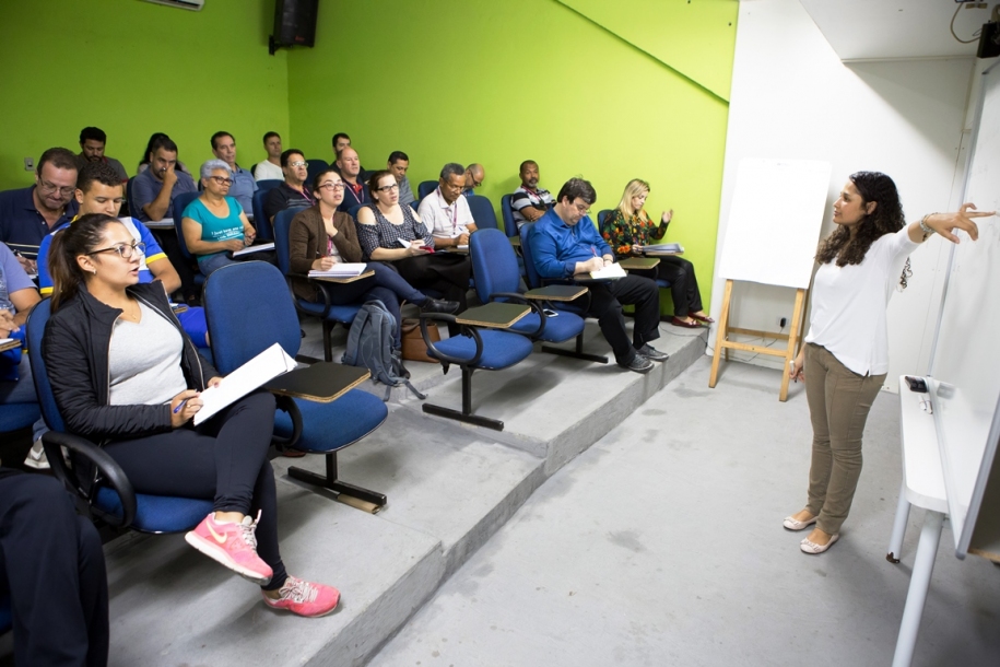 Servidores de Barueri estudam inglês para receber Liga das Nações