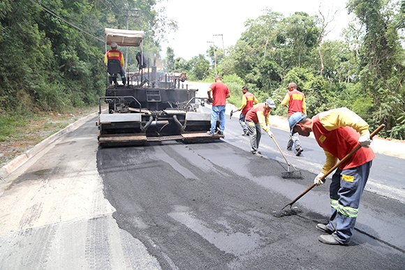 Estrada do Sítio do Morro recebe recapeamento asfáltico em Parnaíba