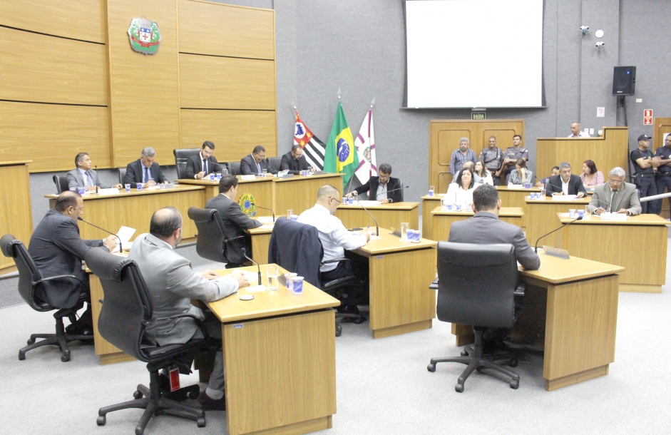 Câmara Municipal pede soluções, mas prefeita interina não executa