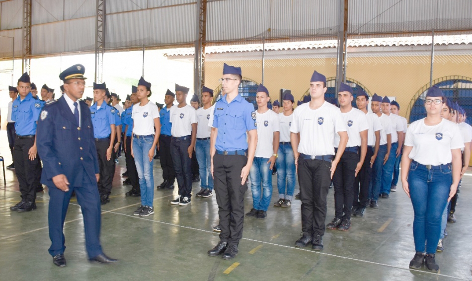 Guarda Mirim forma jovens para terem futuro promissor 