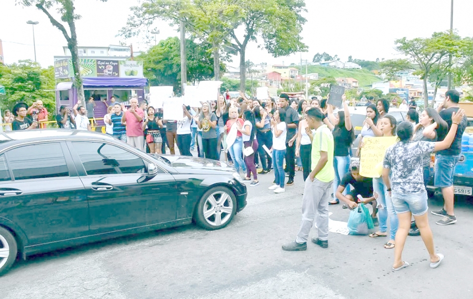 Moradores de Cajamar pedem o impeachment de Dalete Oliveira