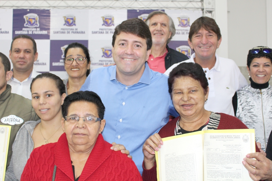Elvis Cezar entrega para mais 100 moradores Matrícula de Imóveis
