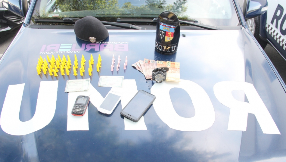 No Engenho Novo, Adolescente é apreendido por tráfico de drogas 