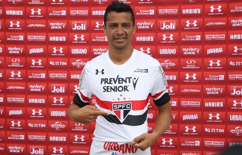 Cícero prefere jogar de volante e exalta elenco do São Paulo