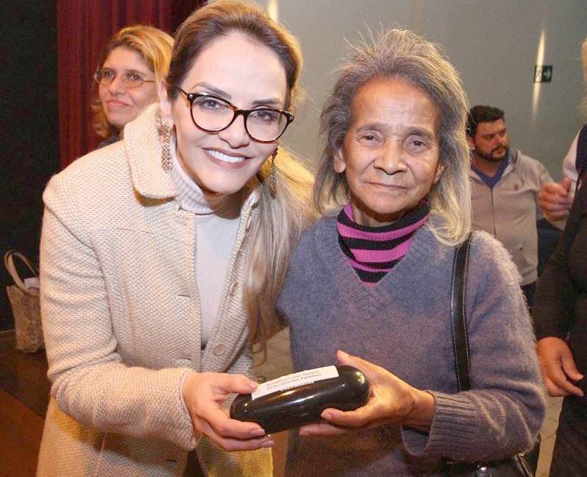 Mais 100 moradores de Parnaíba receberam óculos gratuitamente