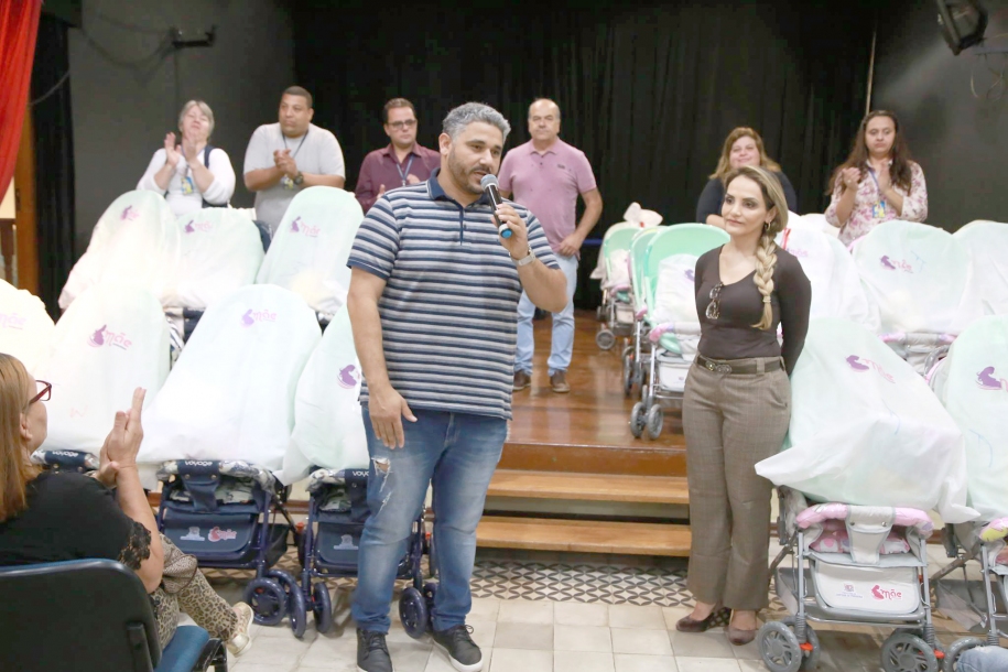 Assistência Social entrega 86 kits do Programa Mãe Parnaibana