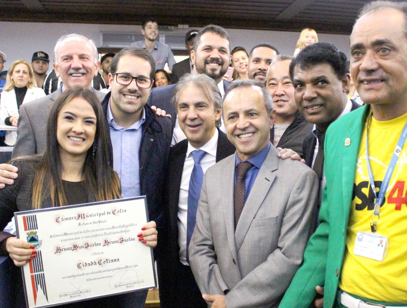 Bruna Furlan recebe o título de Cidadã Cotiana na Câmara