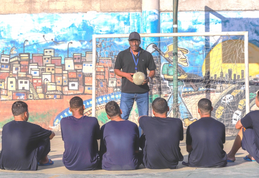 O trabalho do craque Zé Maria na Fundação CASA