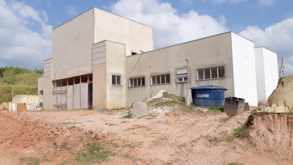 Construção de três UBSs continuam abandonadas
