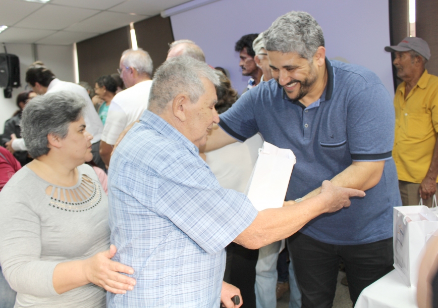 Moradores de Parnaíba recebem 150 novos Aparelhos Auditivos 