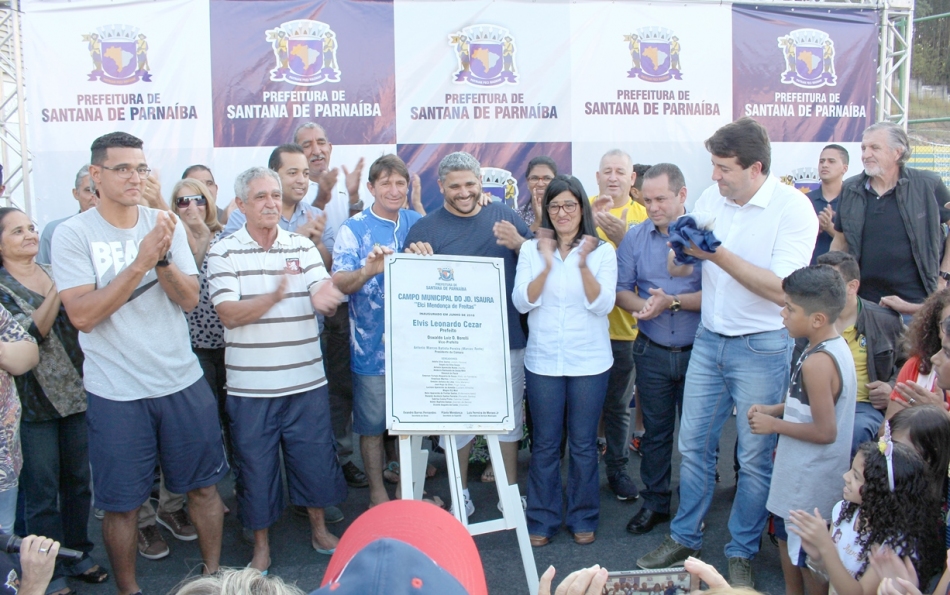 Elvis Cezar inaugura Campo de futebol do Jardim Isaura