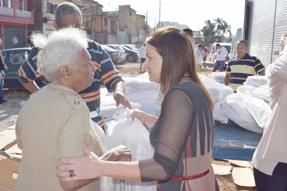 Campanha do Agasalho de Barueri segue atuação em bairros carentes