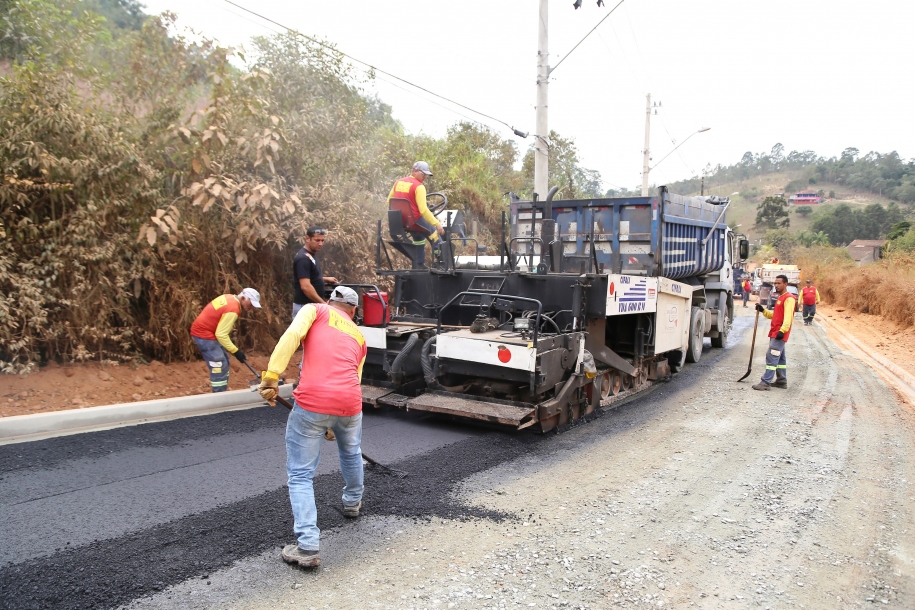 Estrada Lourenço Salvador recebe 1,7 km de pavimentação asfáltica