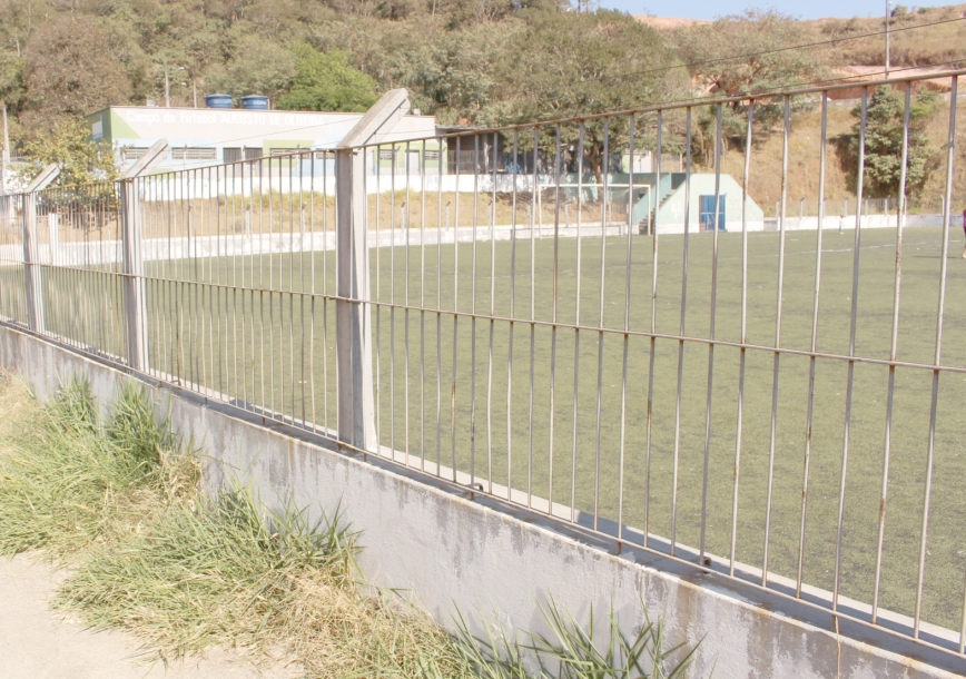Campo de Futebol do Parque Maria Aparecida abandonado