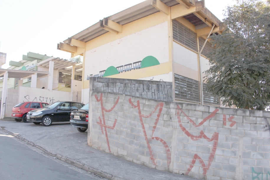 EMEB Maria de Lourdes Mattar precisa de reforma emergencial