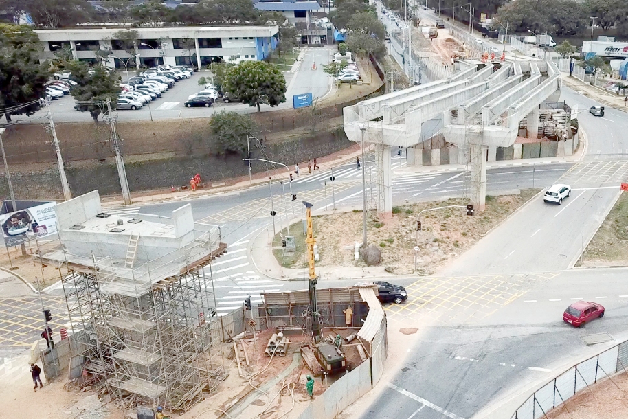 Viaduto sobre Alameda Araguaia vai desafogar trânsito no Tamboré