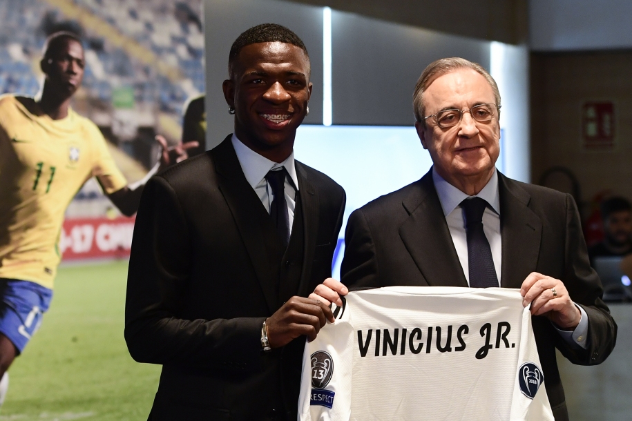 Vinicius Jr é oficialmente apresentado no Real Madrid