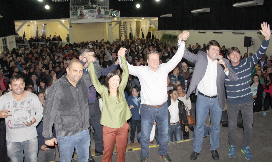 Encontro de Cezar e Bruna Furlan reúne 2 mil pessoas