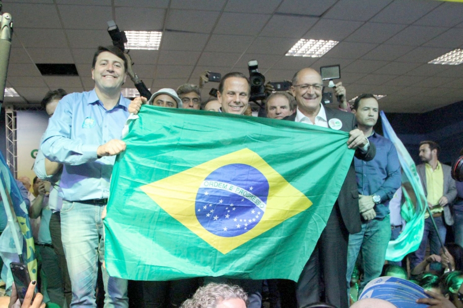 Geraldo Alckmin e João Doria se reúnem com eleitores em Osasco