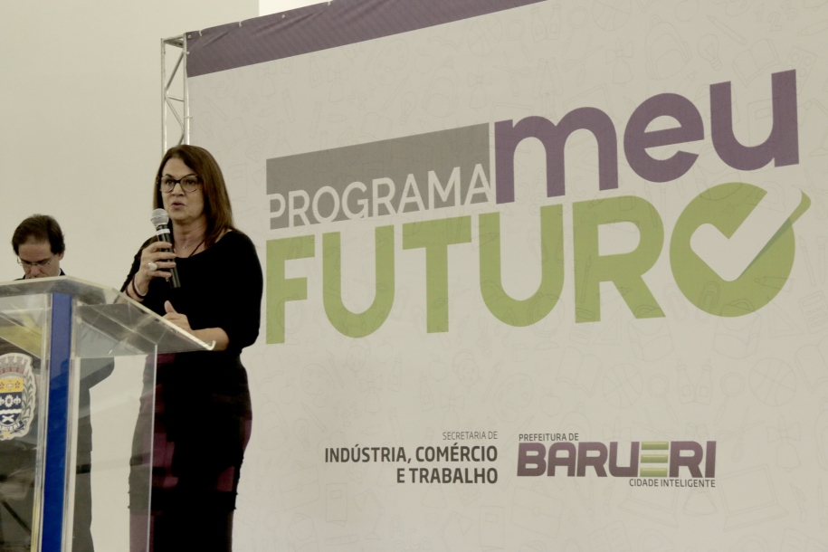 Programa Meu Futuro recepciona mais 900 novos alunos e certifica 