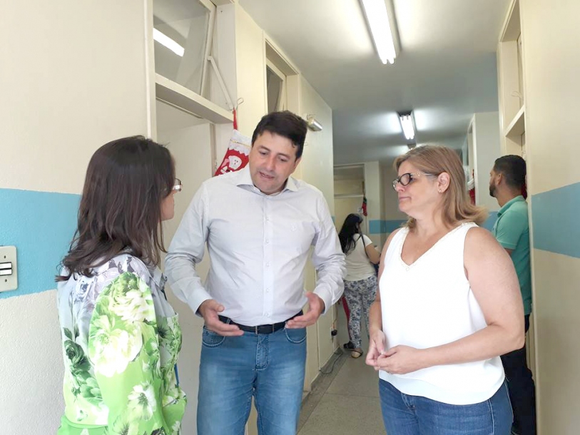 Elvis Cezar visita Unidades de Saúde e inicia reformas