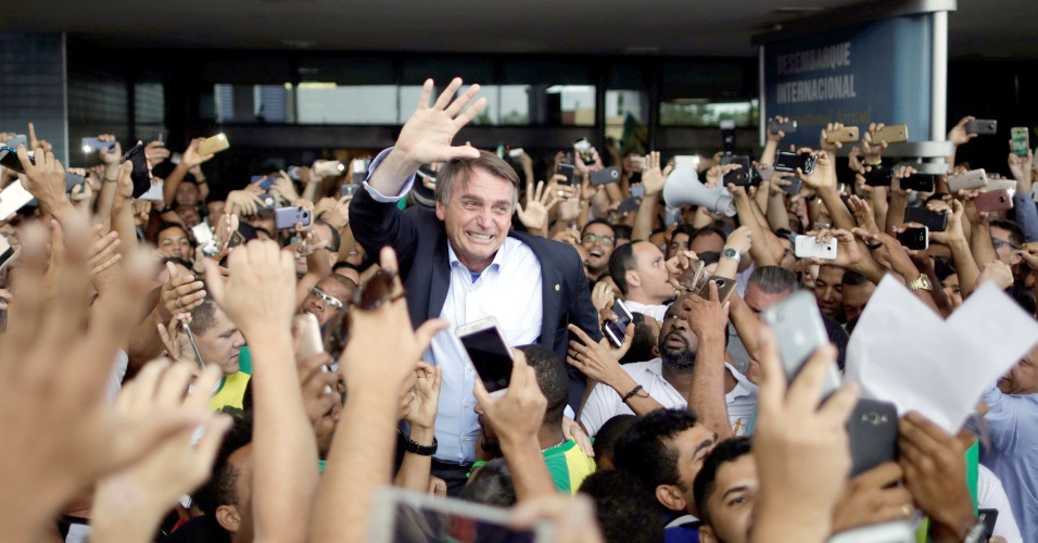 Bolsonaro vai a 32% e abre 11 pontos de vantagem para Haddad