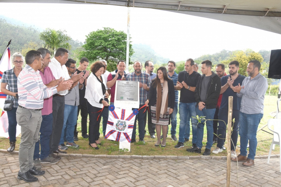Moradora cobra prefeita e vereadores por melhorias