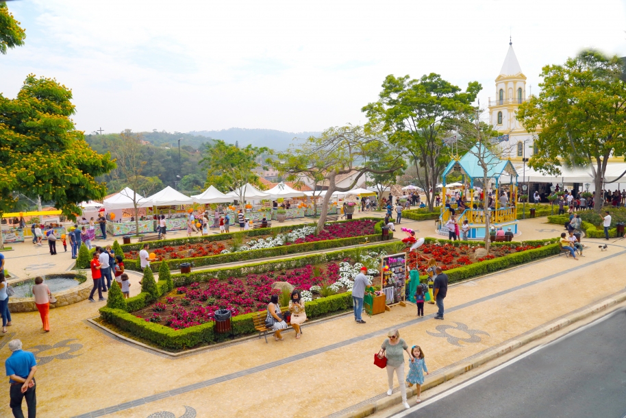Praça 14 de Novembro entregue revitalizada no Centro de Parnaíba