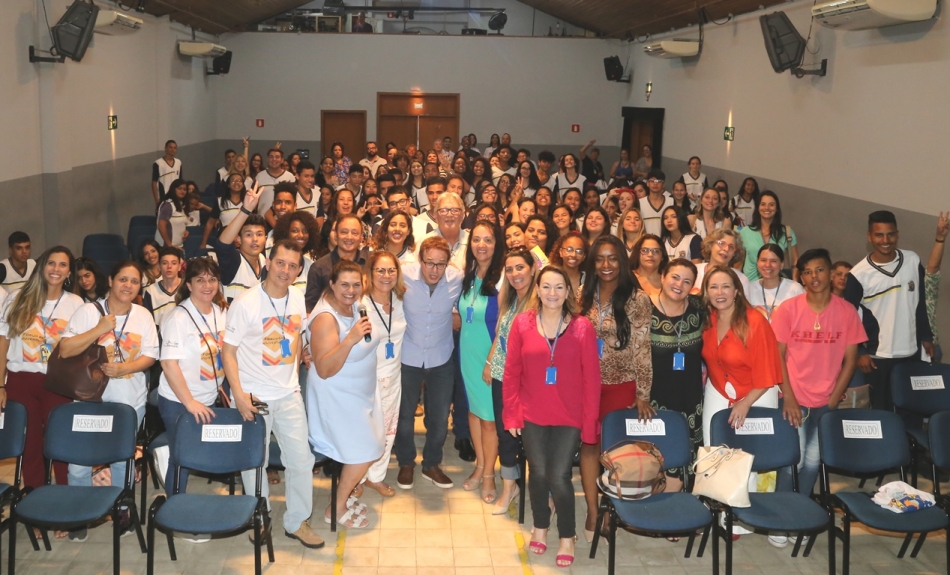 Alunos da rede municipal participam do Fórum da Juventude