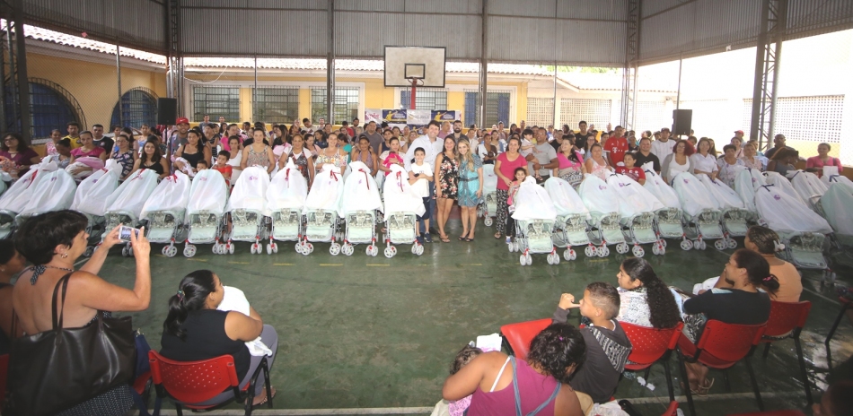 Fundo Social realiza entrega de 168 kits Mãe Parnaibana