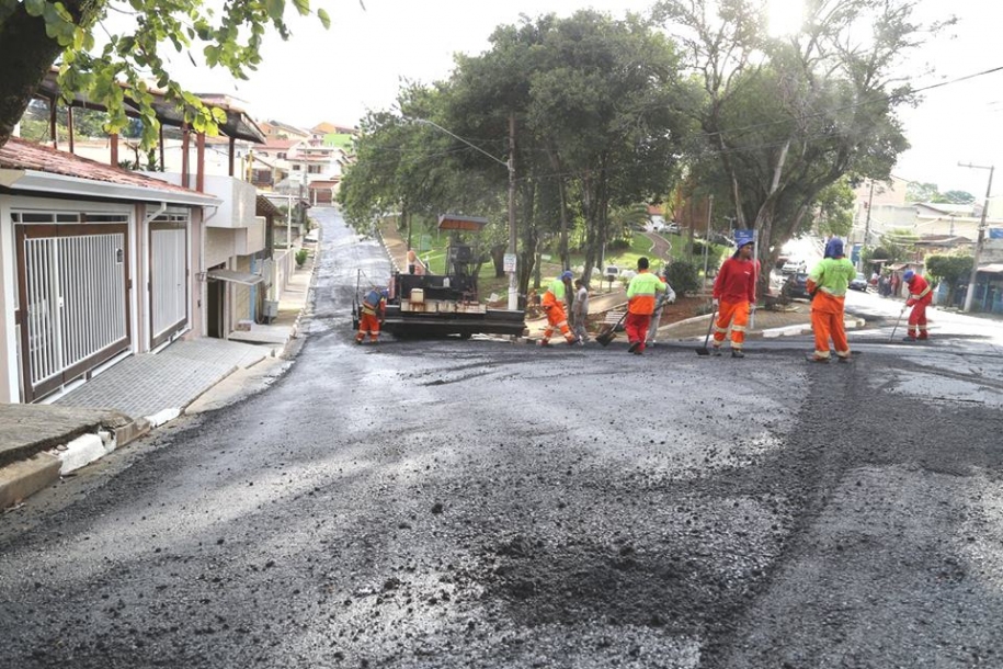 Diversas regiões de Parnaíba recebem nova pavimentação