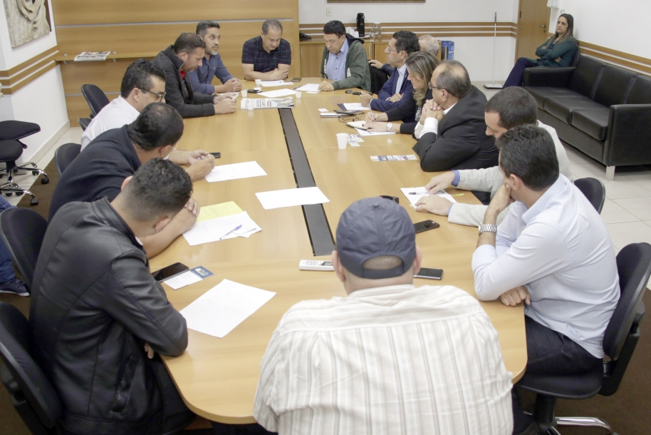 Vereadores de Barueri recebem representantes da Eletropaulo 