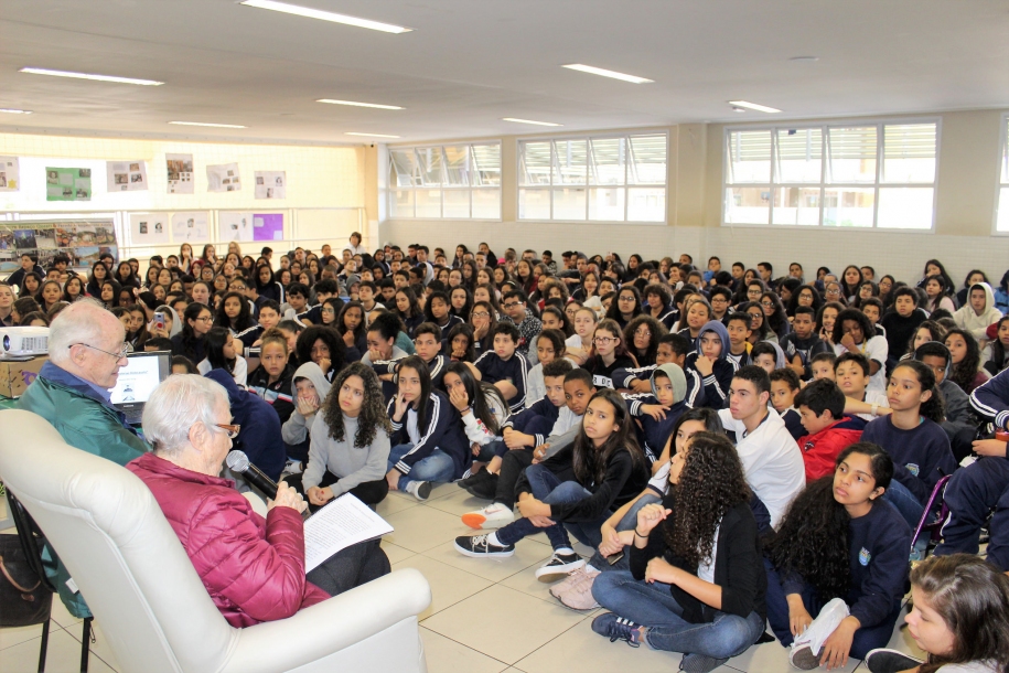 Sobrevivente do nazismo faz palestra a alunos de Barueri