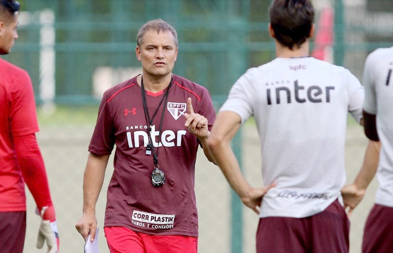 São Paulo demite técnico Diego Aguirre após empate na Arena