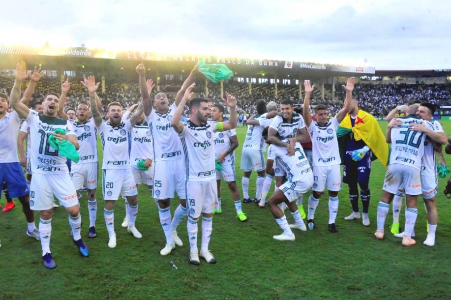 Palmeiras bate Vasco com gol de Deyverson e é campeão brasileiro