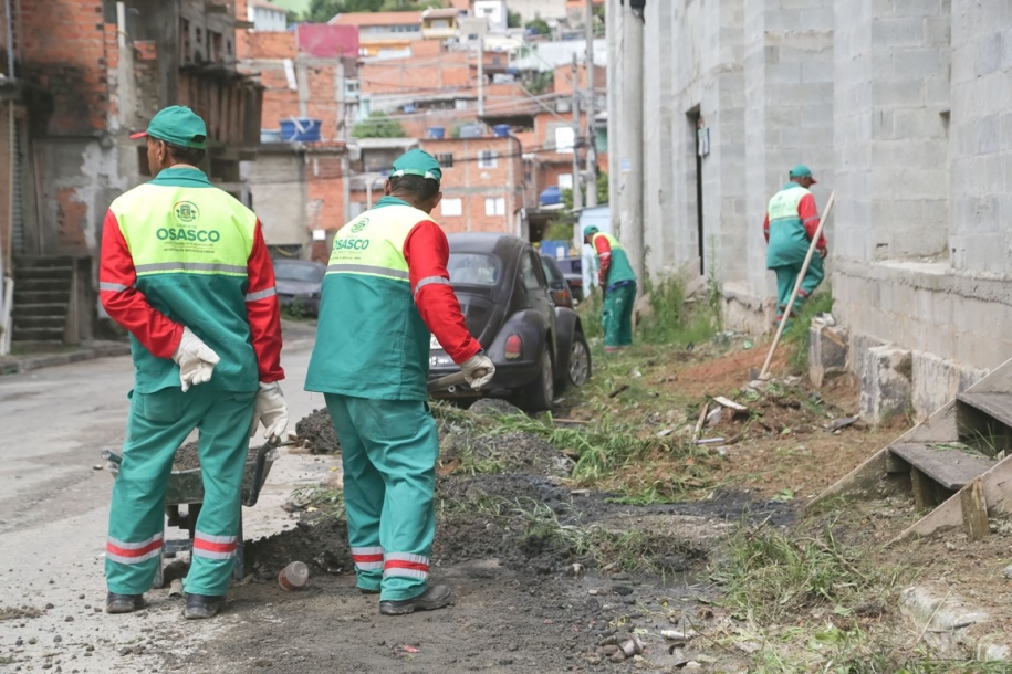 Bairro Munhoz Júnior recebe operação limpeza da Prefeitura