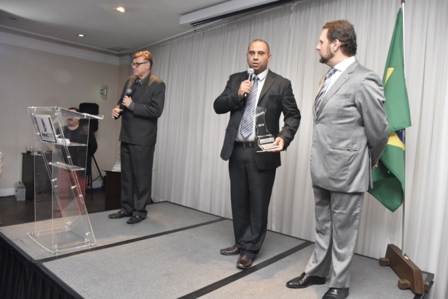 Presidente da Câmara de Santana de Parnaíba recebe prêmio 