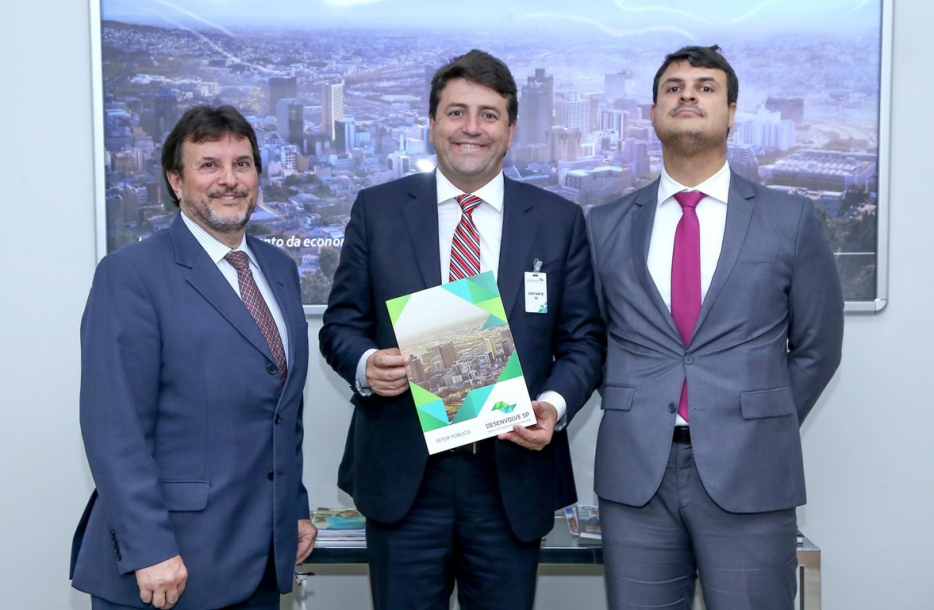 Elvis Cezar busca investimentos para Parnaíba