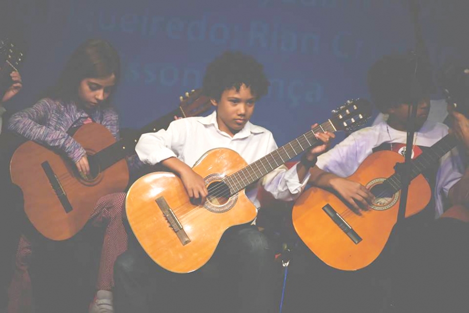 Alunos do Centro Cultural Fazendinha realizam apresentação