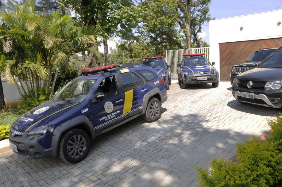 Cajamar entrega três novas viaturas para a Guarda Municipal