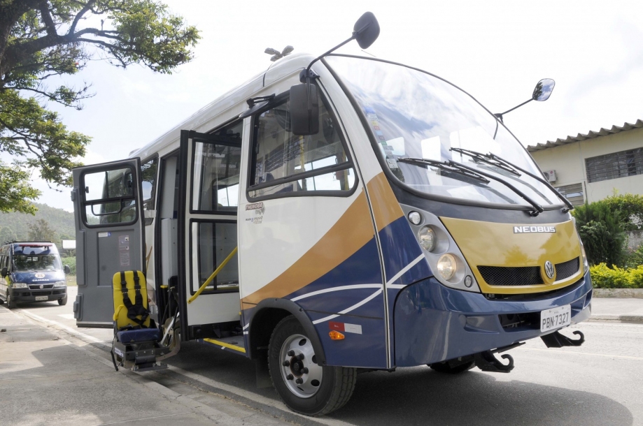 Cajamar recebe micro-ônibus zero km do governo federal