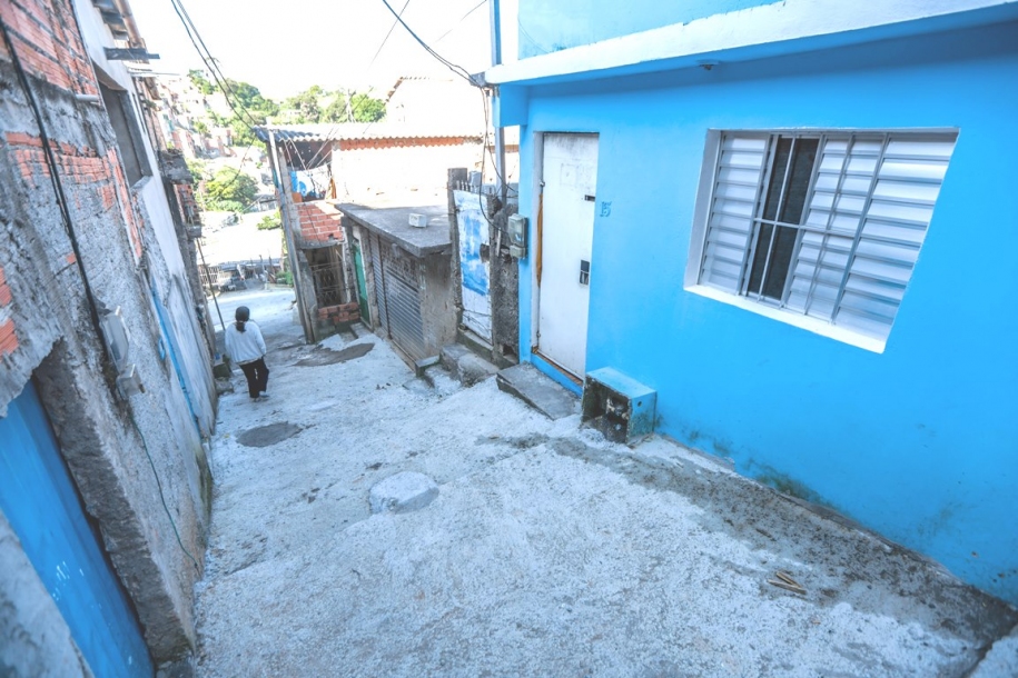 Itapevi inicia a pavimentação de seis novas vielas