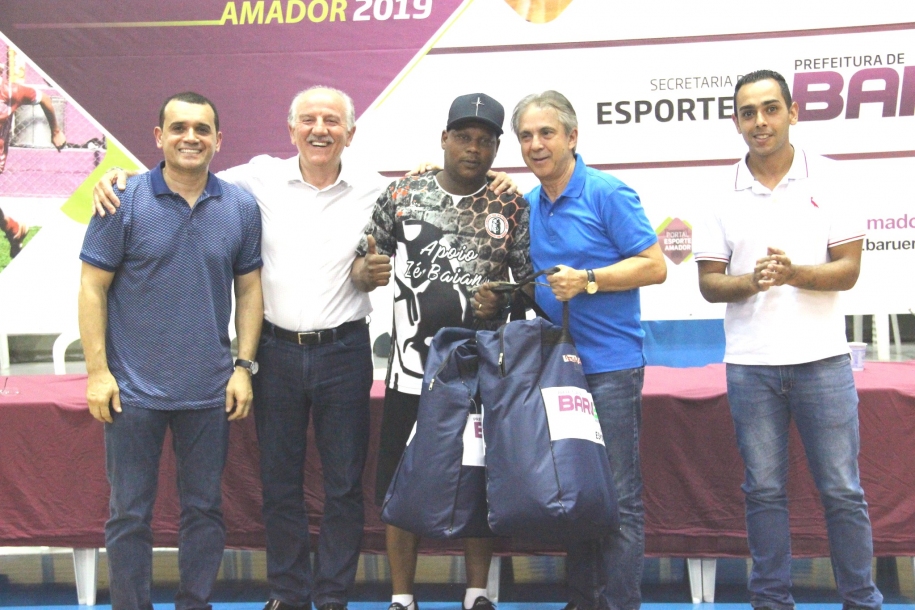 Barueri inicia entrega de uniformes para o Campeonato Amador 2019