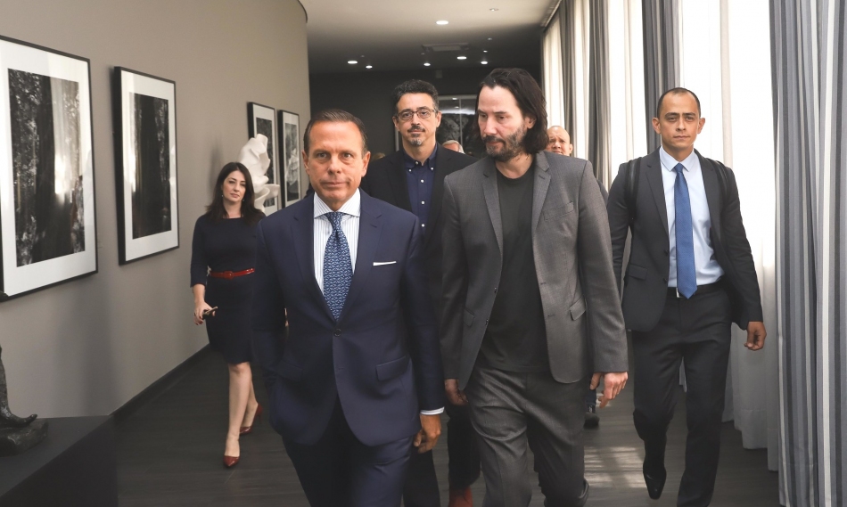 Keanu Reeves quer filmar em SP e se reúne com João Doria 