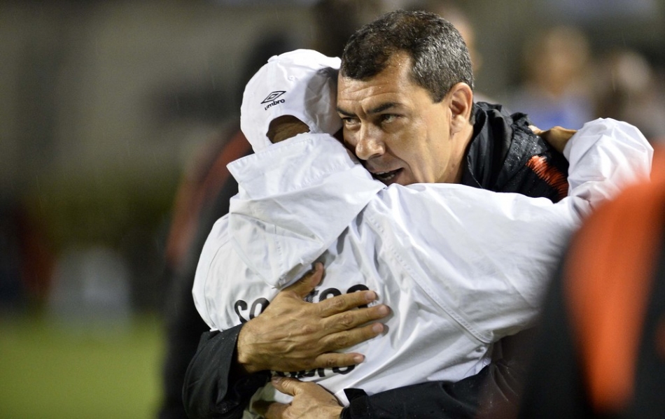 Carille se diz feliz por classificar, mas triste pelo desempenho