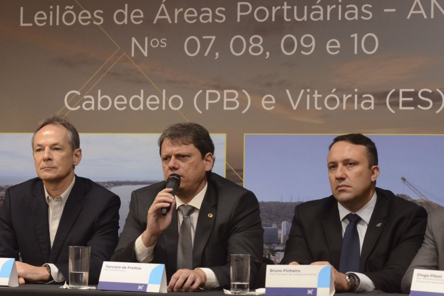 Governo arrecada 447,9 milhões com leilão de áreas portuárias