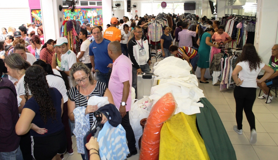 Bazar da Solidariedade de Barueri rende mais de 65 mil reais 