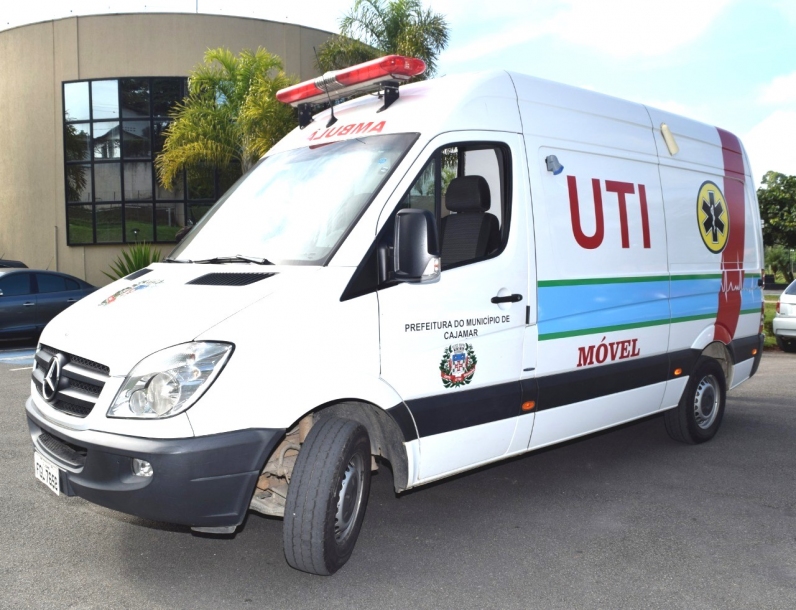 Cajamar recebe nova e moderna ambulância com UTI