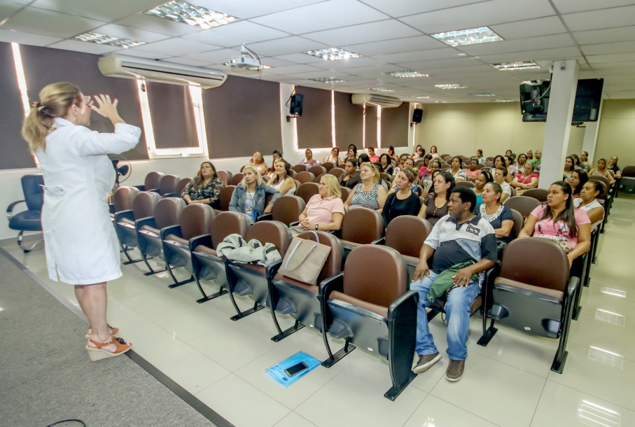 140 Agentes de Organização Escolar participam do curso de atendimento