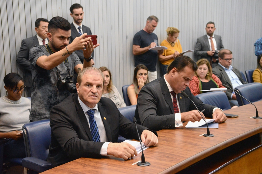 Cezar cobra benefícios de Companhias Aéreas à população